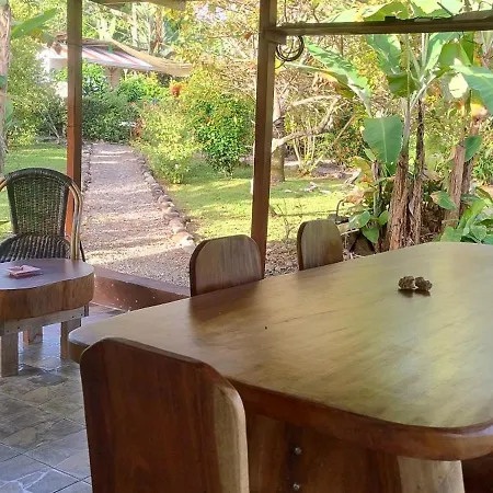 Cabinas Los Tucanes Cahuita Exterior photo