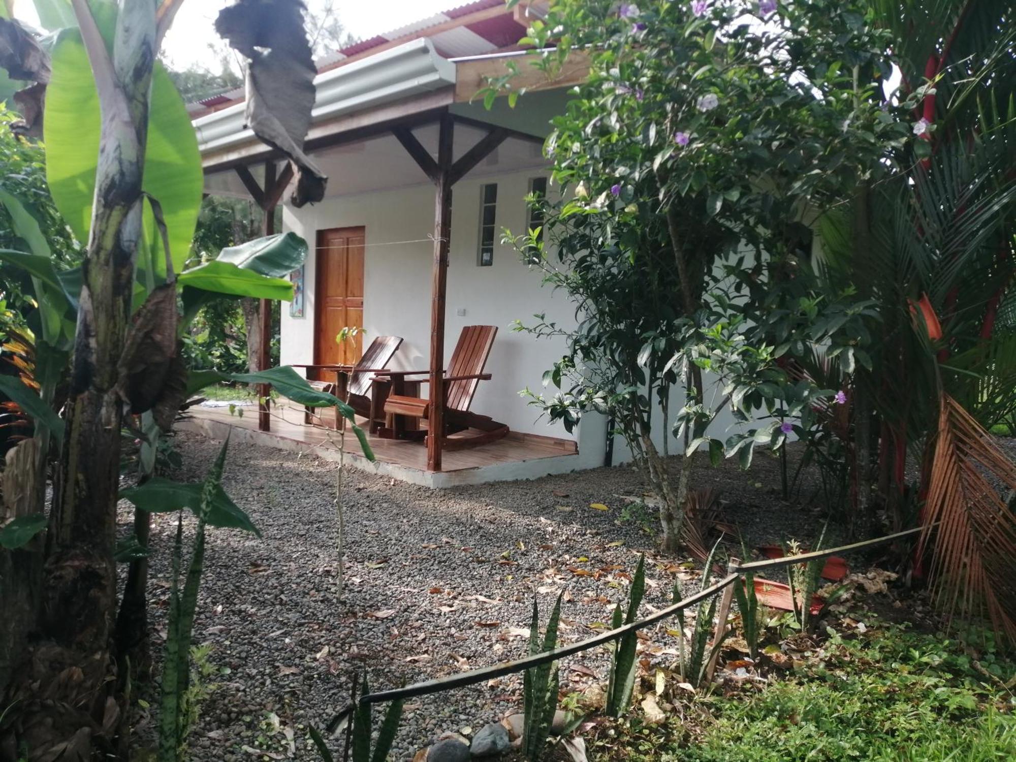 Cabinas Tucanes Lodge Cahuita