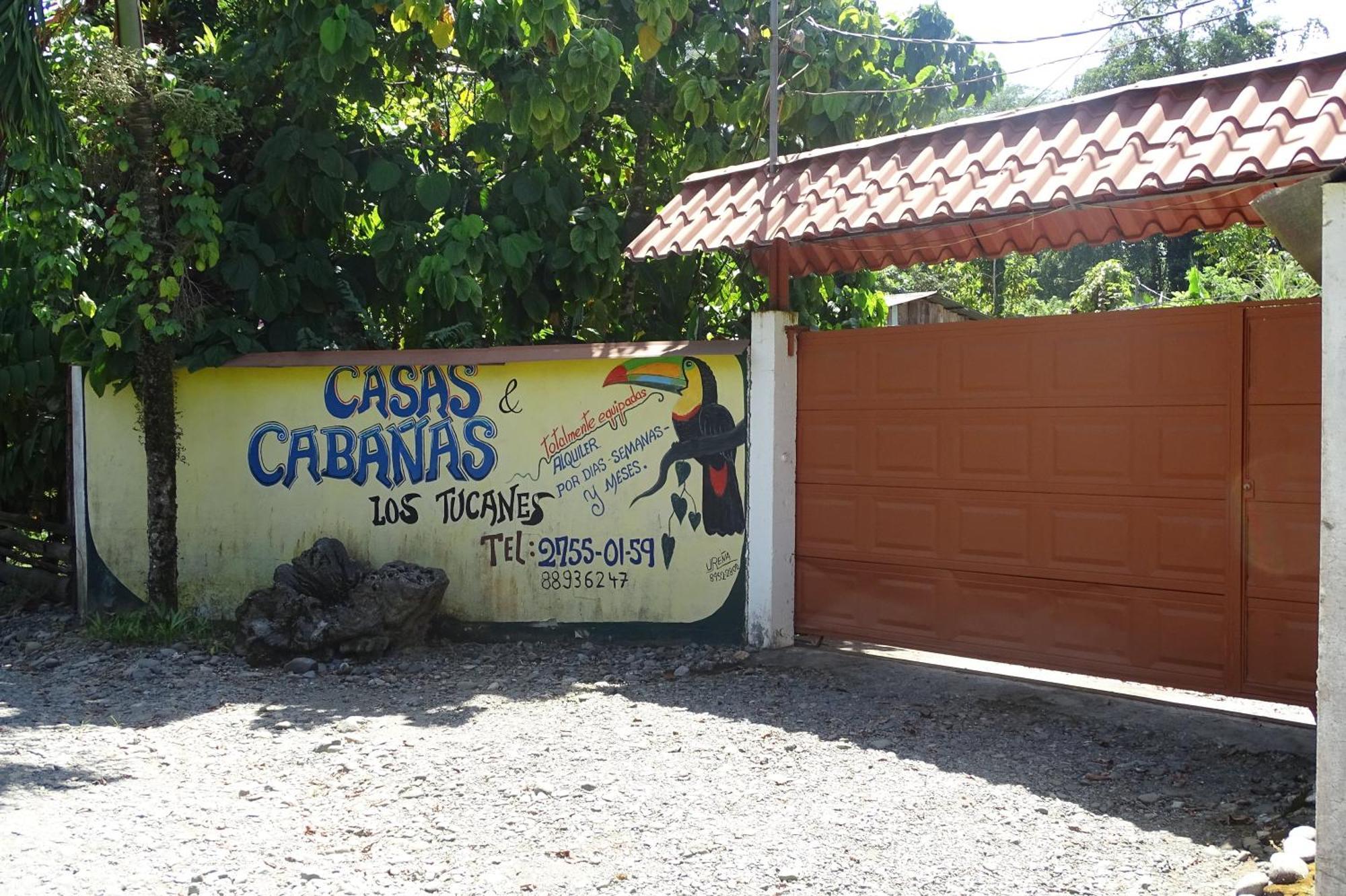 Cabinas Tucanes *