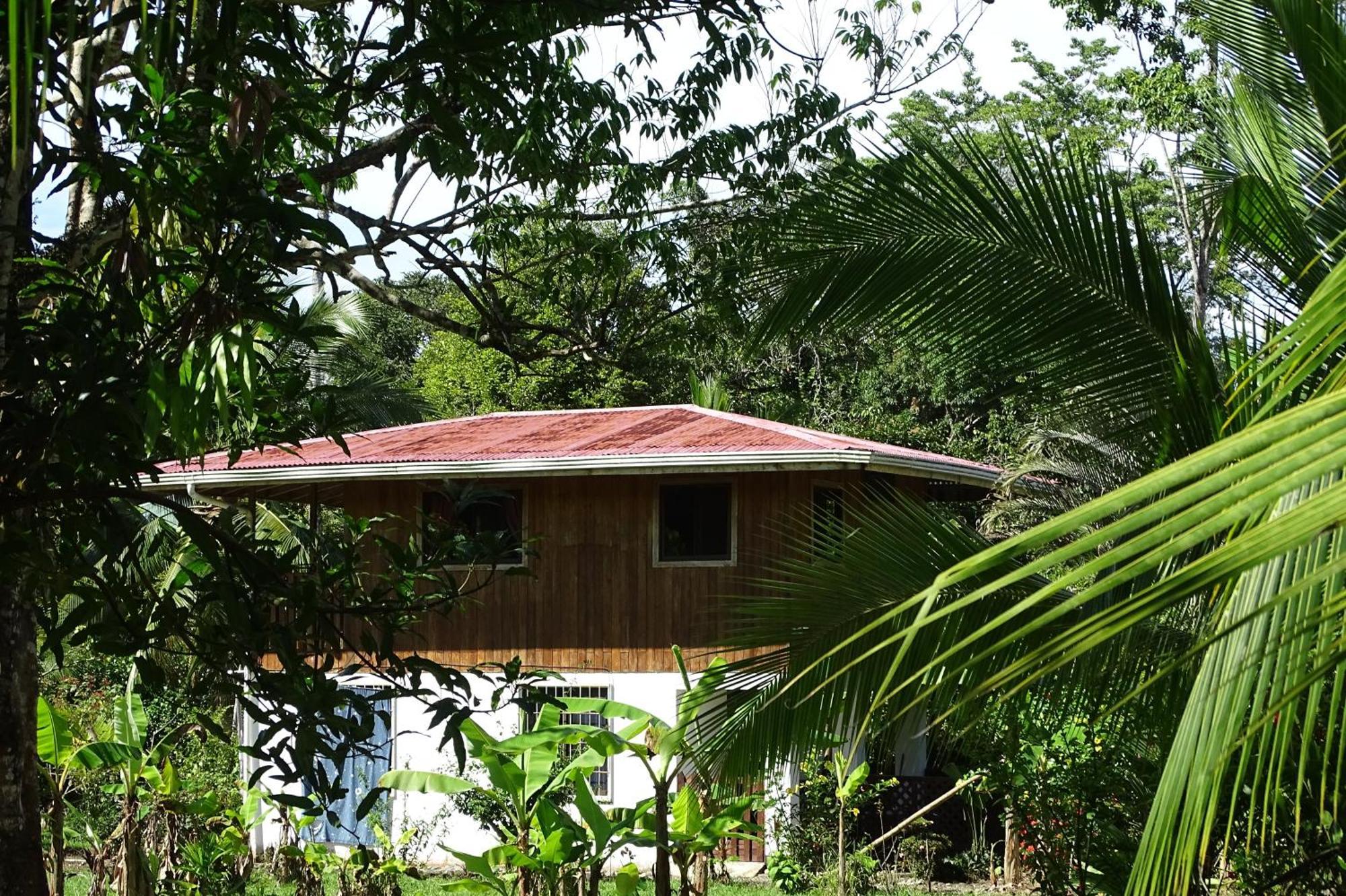 Cabinas Tucanes Lodge *
