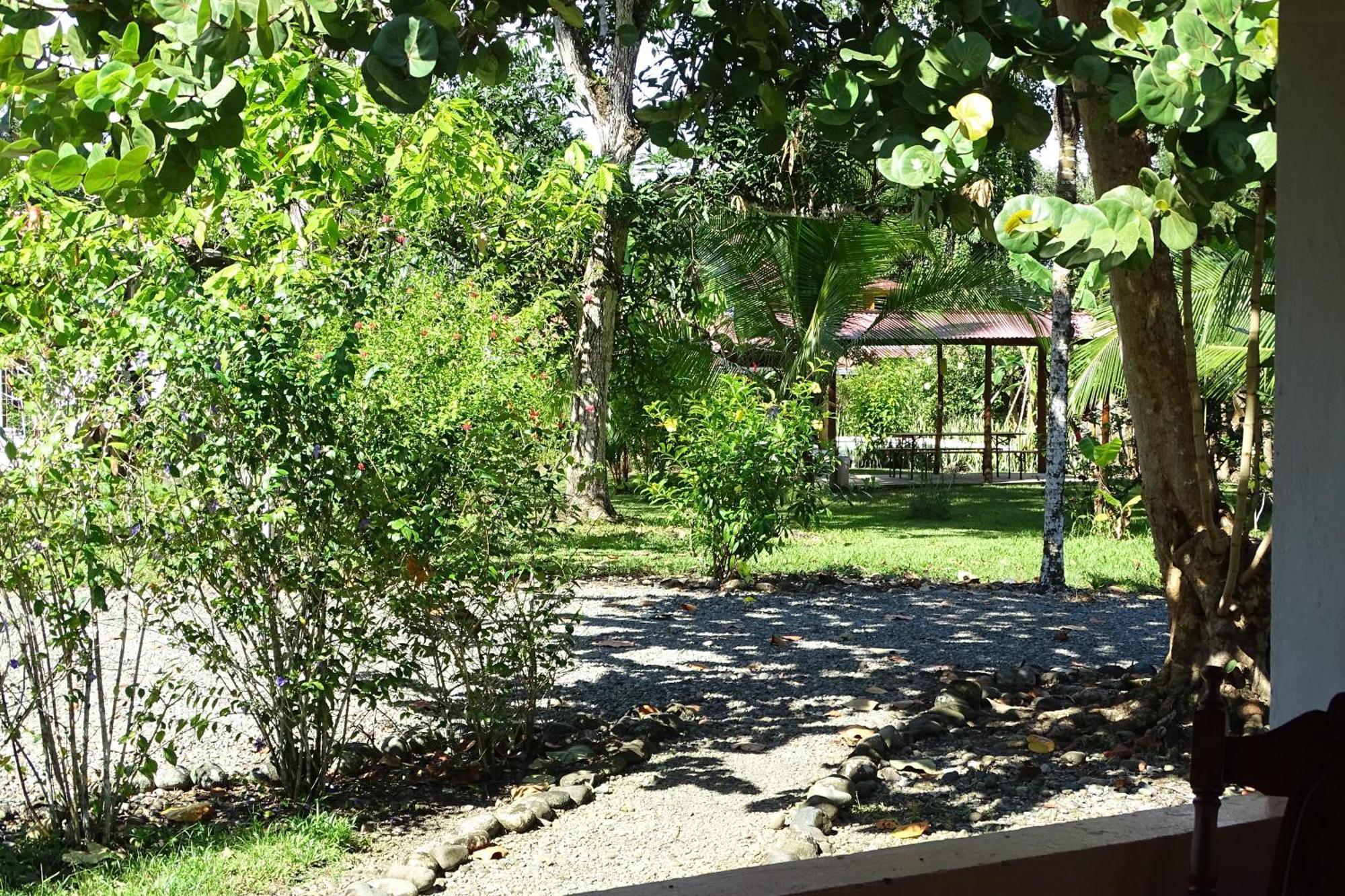 Cabinas Tucanes Lodge *